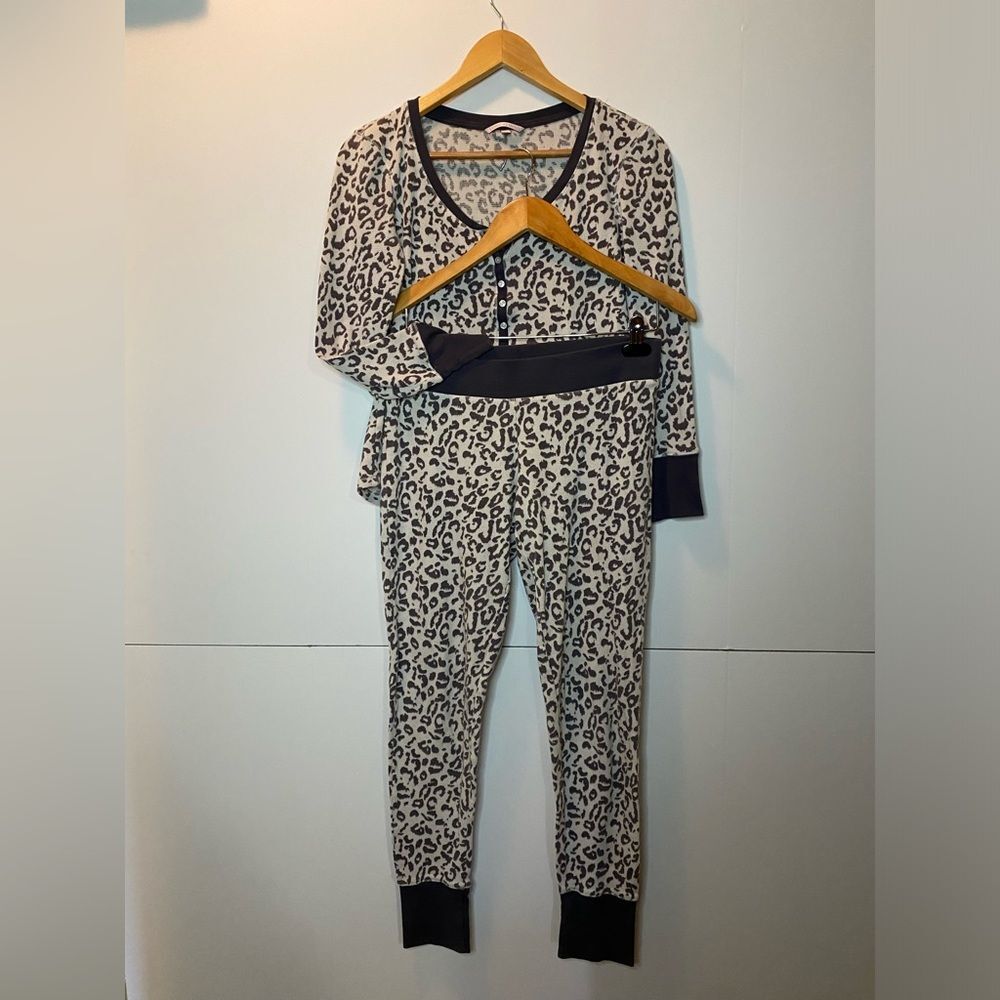Victoria’s Secret Thermal Fireside Leopard Print Two Piece Pajama Top & Bottom S
